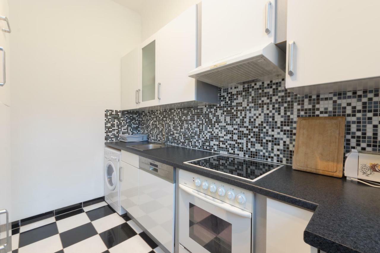 Spacious Apartment In Center With Terrace เวียนนา ภายนอก รูปภาพ